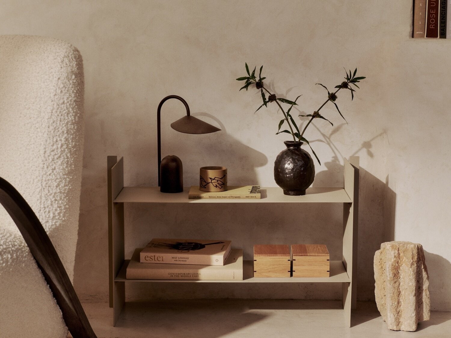 https://www.norrmalmsel.se/pub_docs/files/Portabla-bordslampor_Ferm-Living_Arum-Portable-Lamp.jpg