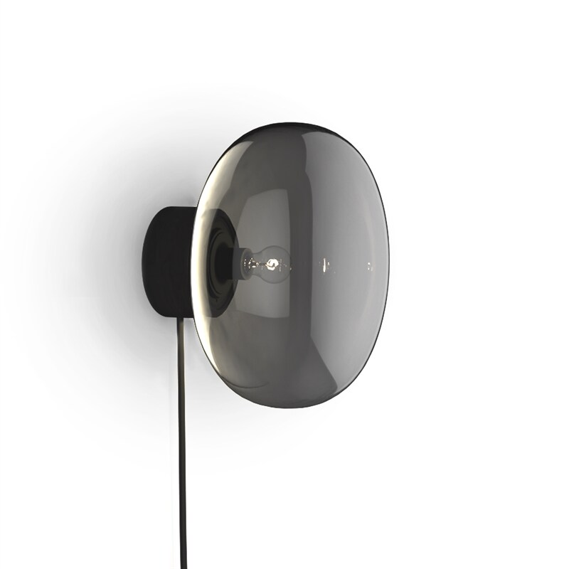 New Works - Karl-Johan vägglampa svart ek/rökfärgat glas