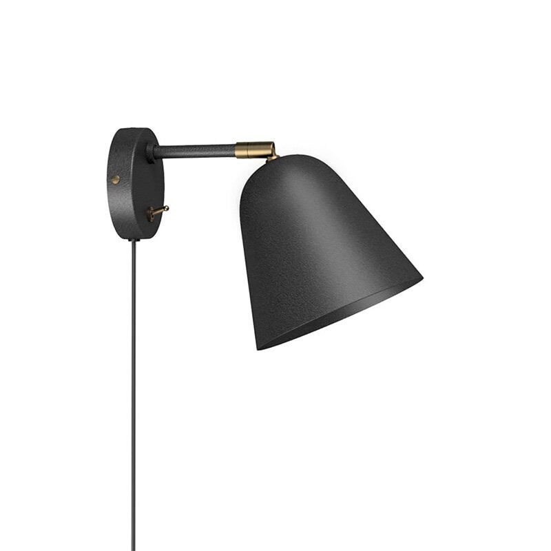 Alva vägglampa struktursvart/rå mässing