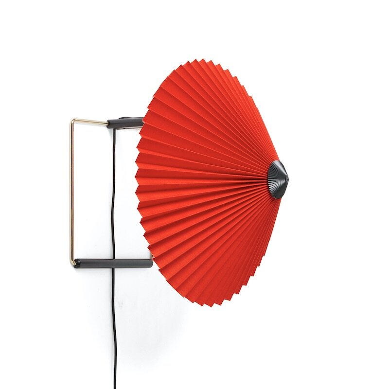 Matin 300 vägglampa bright red/brass