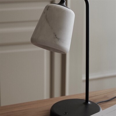 Bordslampor Norrmalms Elektriska Material bordslampa vitt opalglassvart New Works