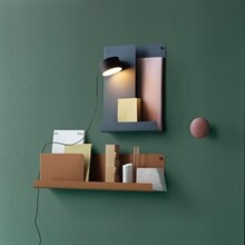 Post vägglampa svart Muuto Norrmalms Elektriska Post_wall_lamp_black Muuto i 2020 | Väggbelysning, Vägglampa
